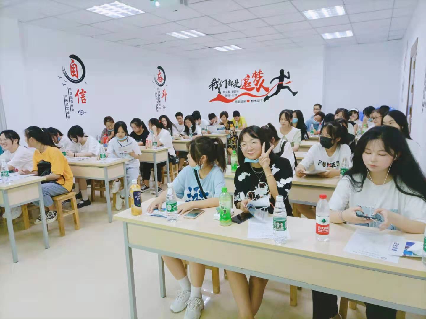 武汉高新职业技术学校参观授课