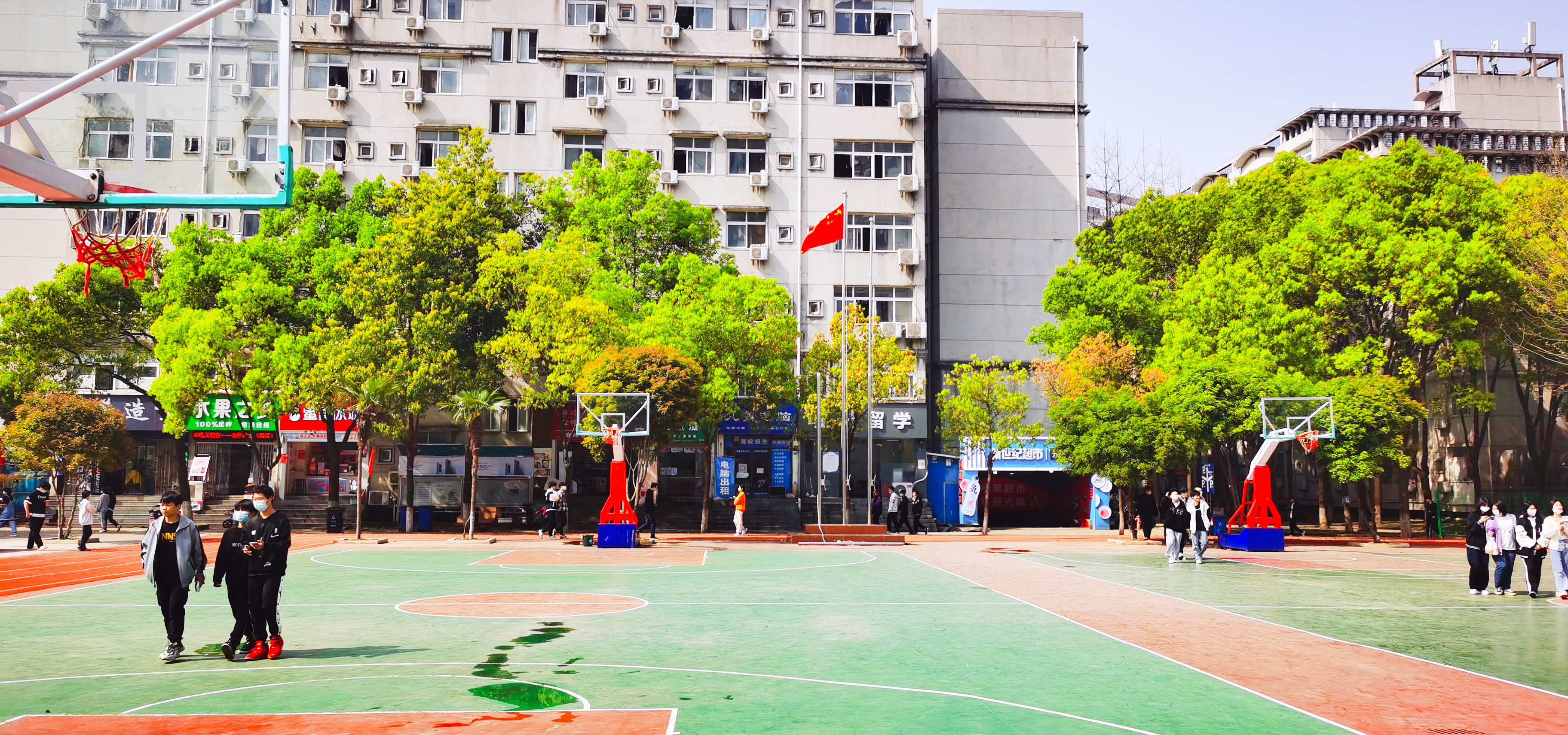 武汉高新职业技术学校篮球场